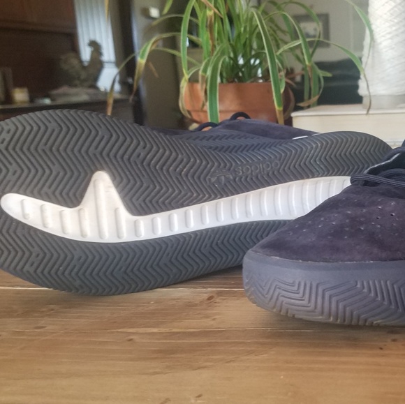 Adidas - Picture 2 of 4